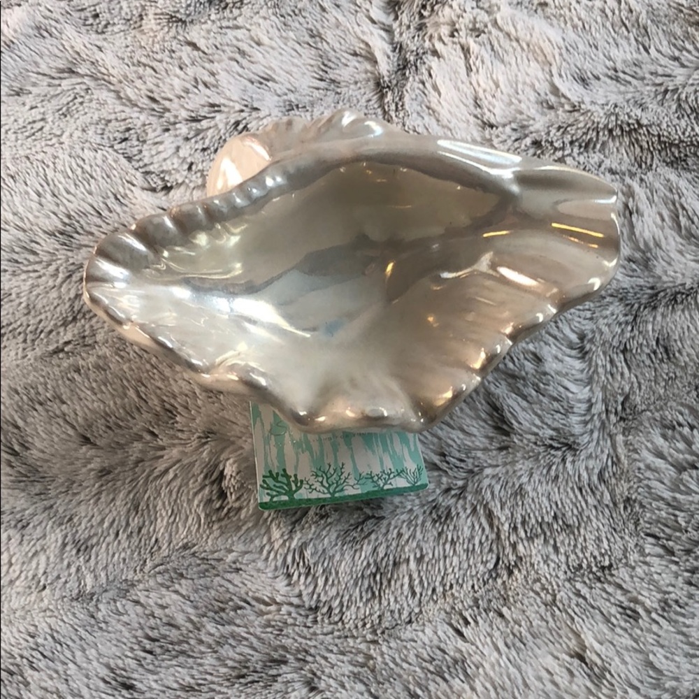 Coastal shell jewelry holder